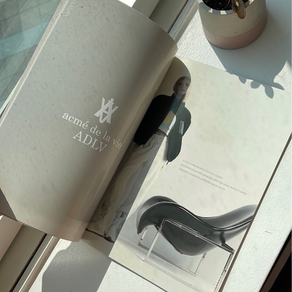 BLACKPINK LISA MAGAZINE BOOK - Picture 10 of 12